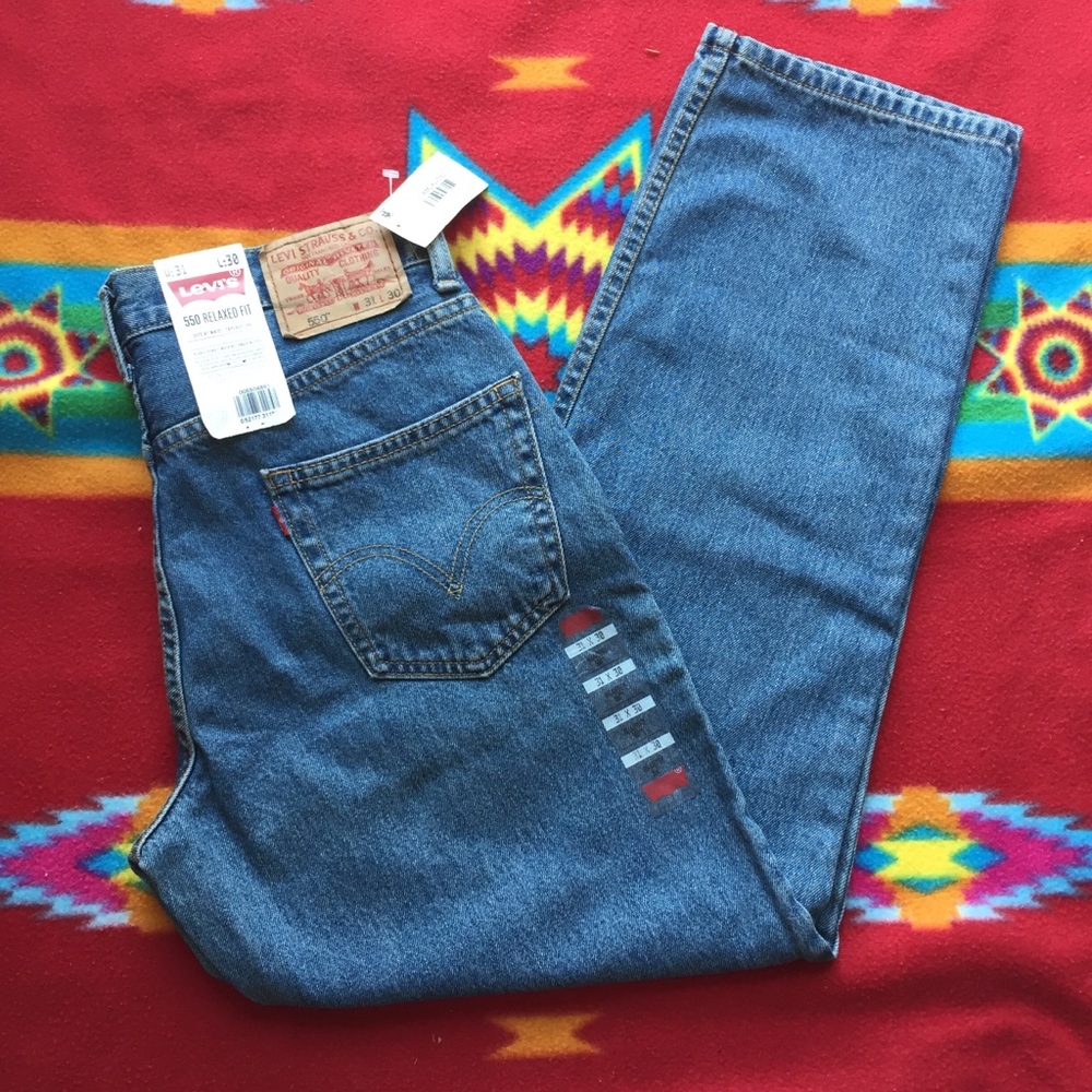 NWT Levis 550 Relaxed Fit Tapered Leg Jeans 31/30